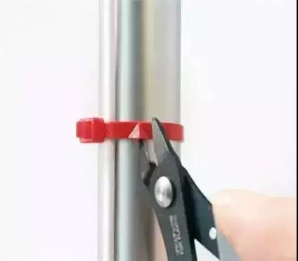 极其方便剪断的扎带